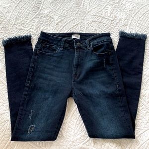 M1858 High Rise Alice Ankle Frayed Ripped Skinny Jean